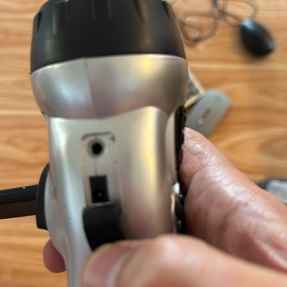 ❤️5 for $25❤️ - Hand Crank Flashlight no battery required perfect for hikers etc - Picture 6 of 9